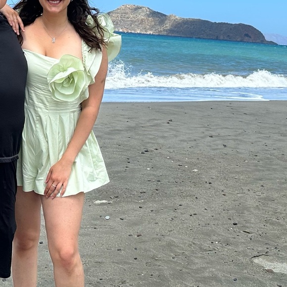 poplin romper with corsage and ruffle sleeves in soft green - Picture 6 of 6